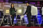 Kareena Kapoor, Madhur Bhandarkar unveil UTVstars Walk of the Stars in Taj Land_s End, Mumbai on 28th March 2012 (54).JPG